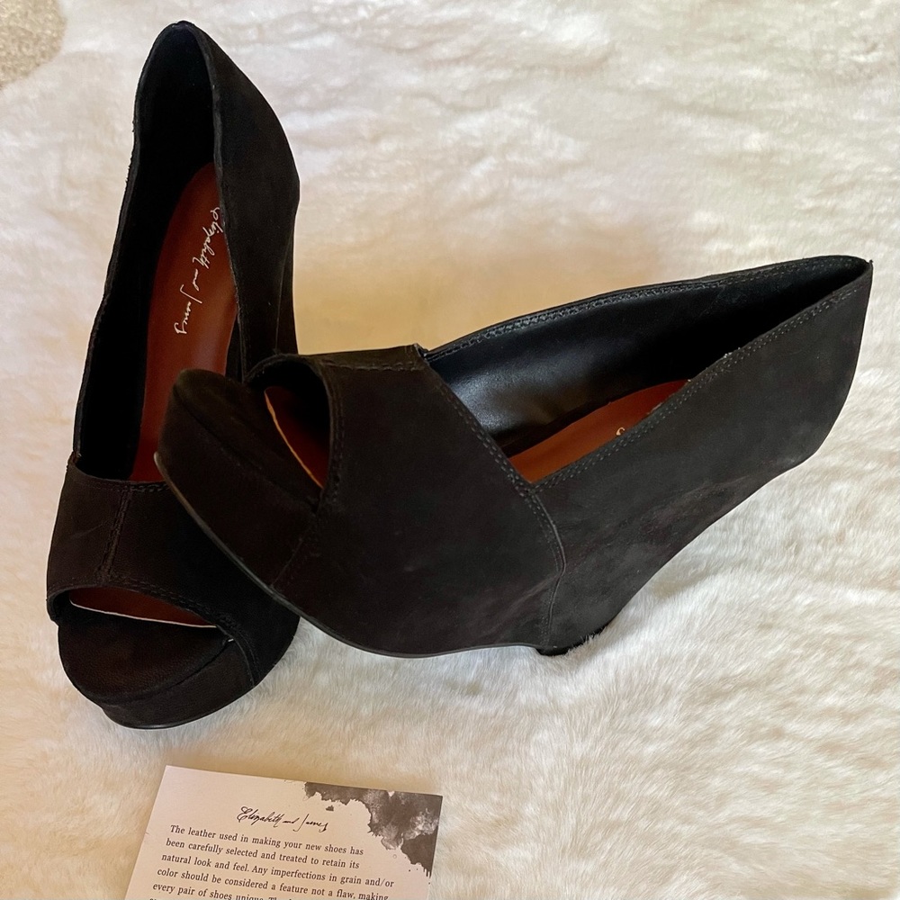 Elizabeth & James | Hali Suede Platform Wedge w/Shoe Bag - 6B